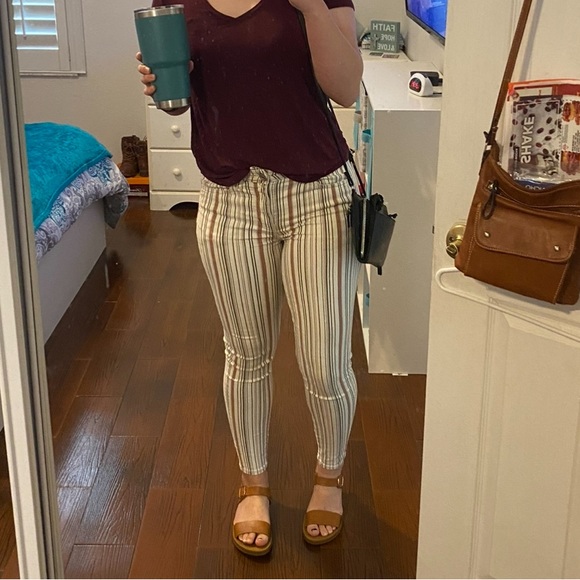 American Eagle High Waisted Striped Jeans - Picture 11 of 11